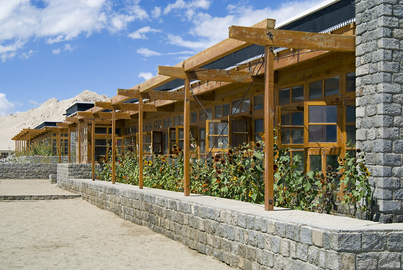 Trombe walls that absorb the sun's energy during the daytime to warm the dormitories at night|Trombe walls that absorb the sun's energy during the daytime to warm the dormitories at night